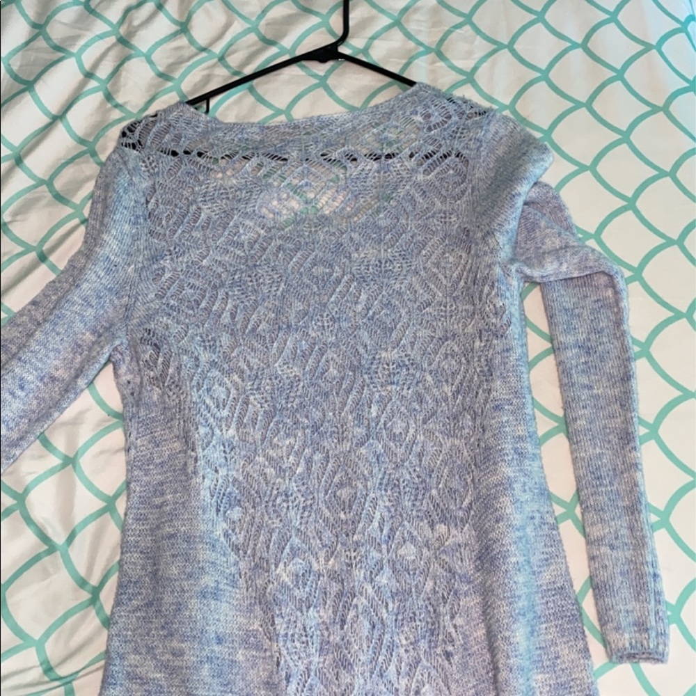Women’s lightweight sweater/shirt